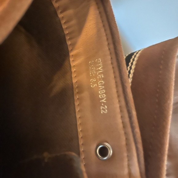 Moccasin Boots size 8.5 - Picture 3 of 7